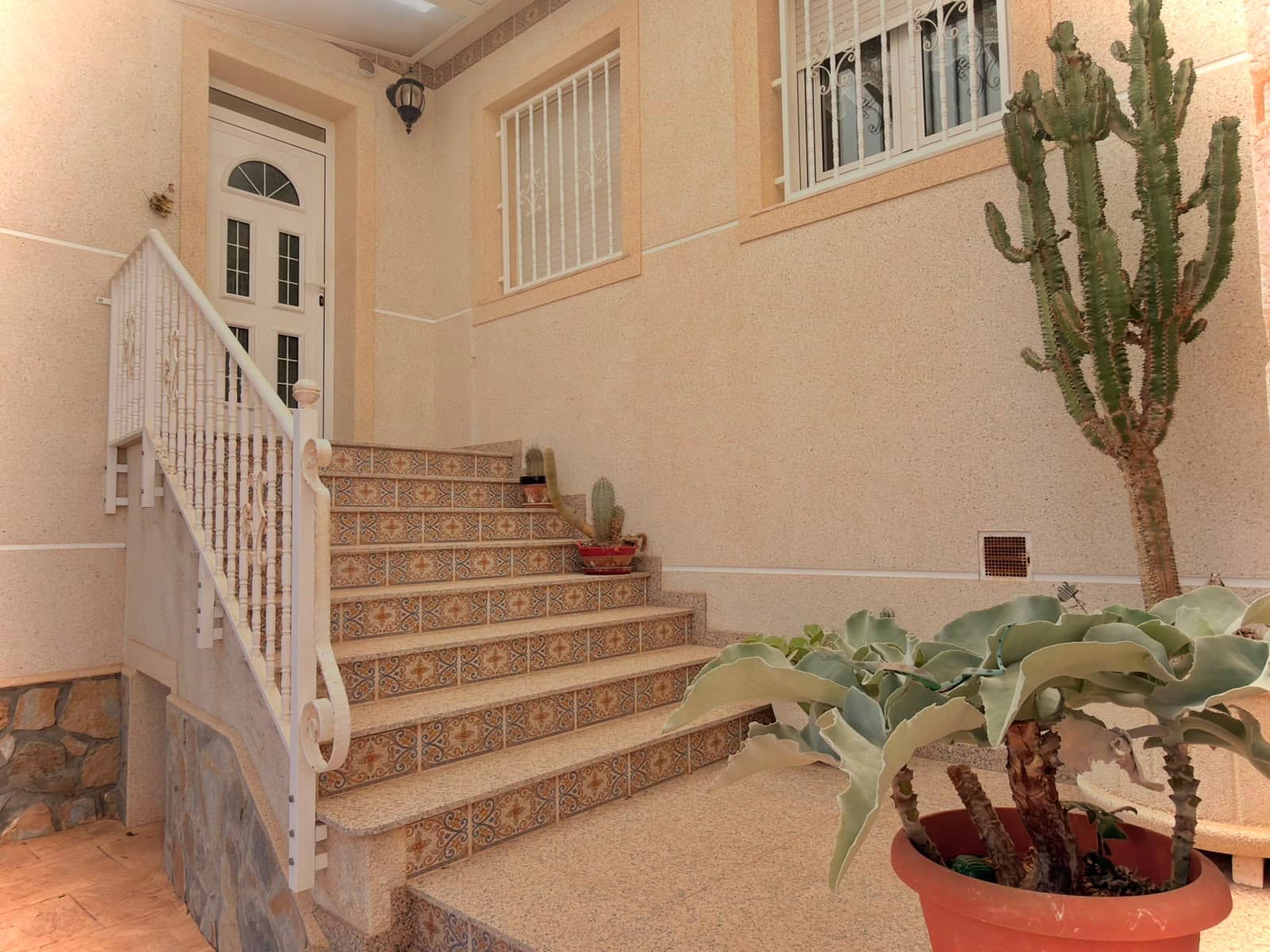 Chalet de 3 habitaciones en Ciudad Quesada en venta con piscina - 399.950 € (Ref: 10073276)