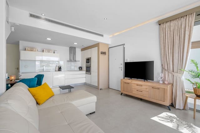 3 slaapkamer Villa te koop in Villamartin, Orihuela met zwembad - € 429.000 (Ref: 10077710)
