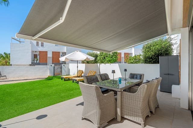 3 slaapkamer Villa te koop in Villamartin, Orihuela met zwembad - € 429.000 (Ref: 10077710)