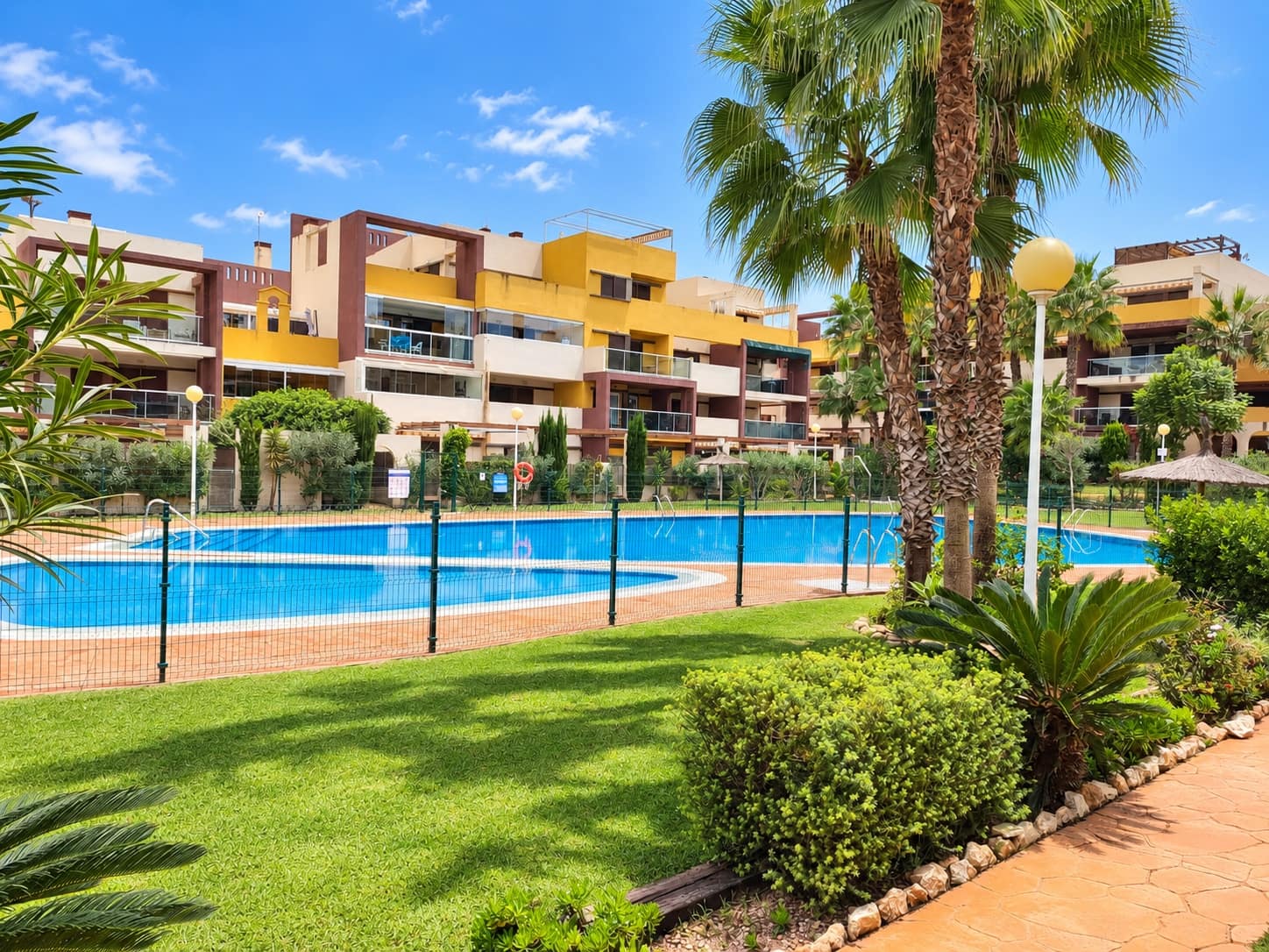 2 Zimmer Apartment zu verkaufen in Playa Flamenca mit Pool - 225.000 € (Ref: 10078438)