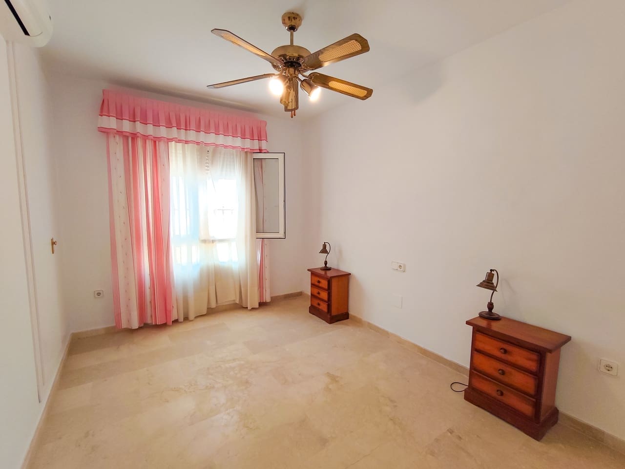 3 quarto Moradia para venda em Villamartin com piscina garagem - 430 000 € (Ref: 10085674)