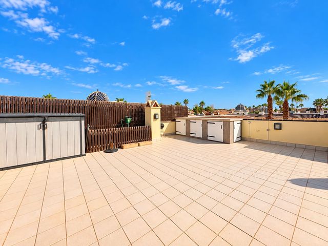 Apartamento de 2 habitaciones en Doña Pepa, Rojales en venta con piscina garaje - 179.950 € (Ref: 10086587)