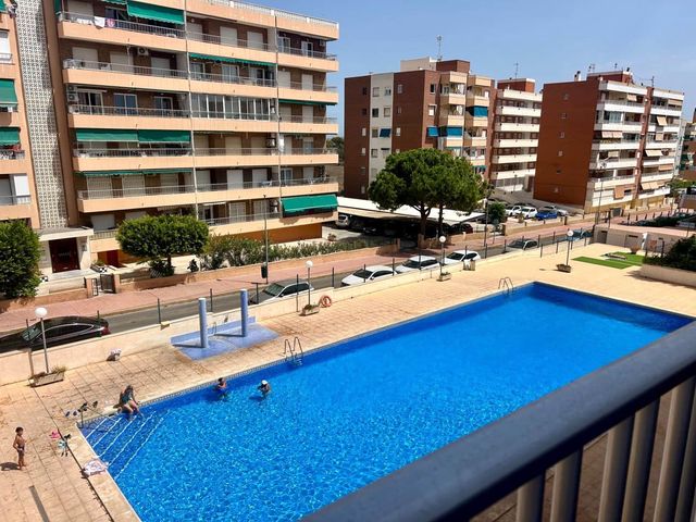2 slaapkamer Appartement te koop in Punta Prima, Torrevieja met zwembad - € 255.000 (Ref: 10090093)