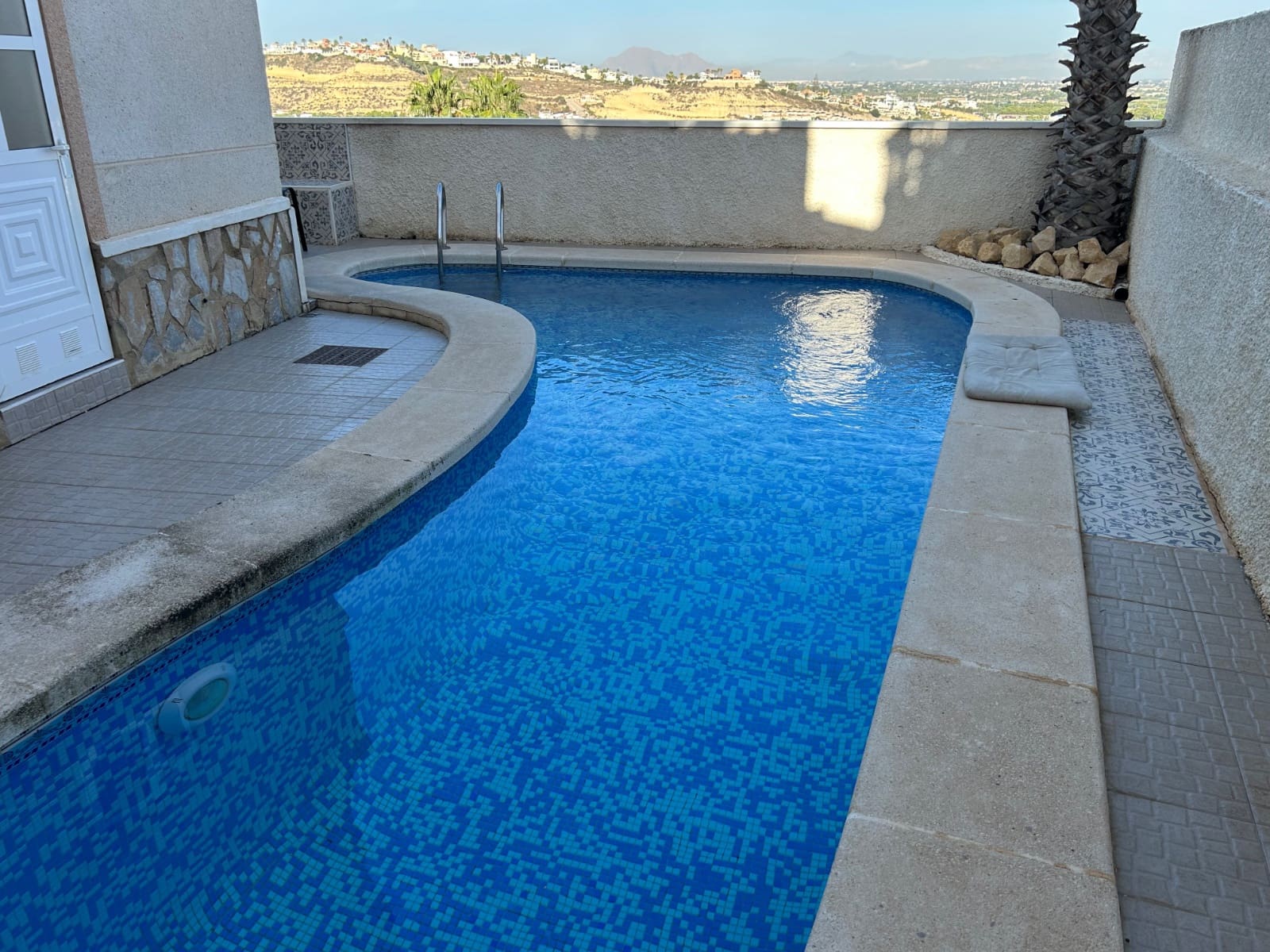 3 soveværelse Semi-Rækkehus til salg i La Marquesa med swimmingpool - € 299.950 (Ref: 10091354)