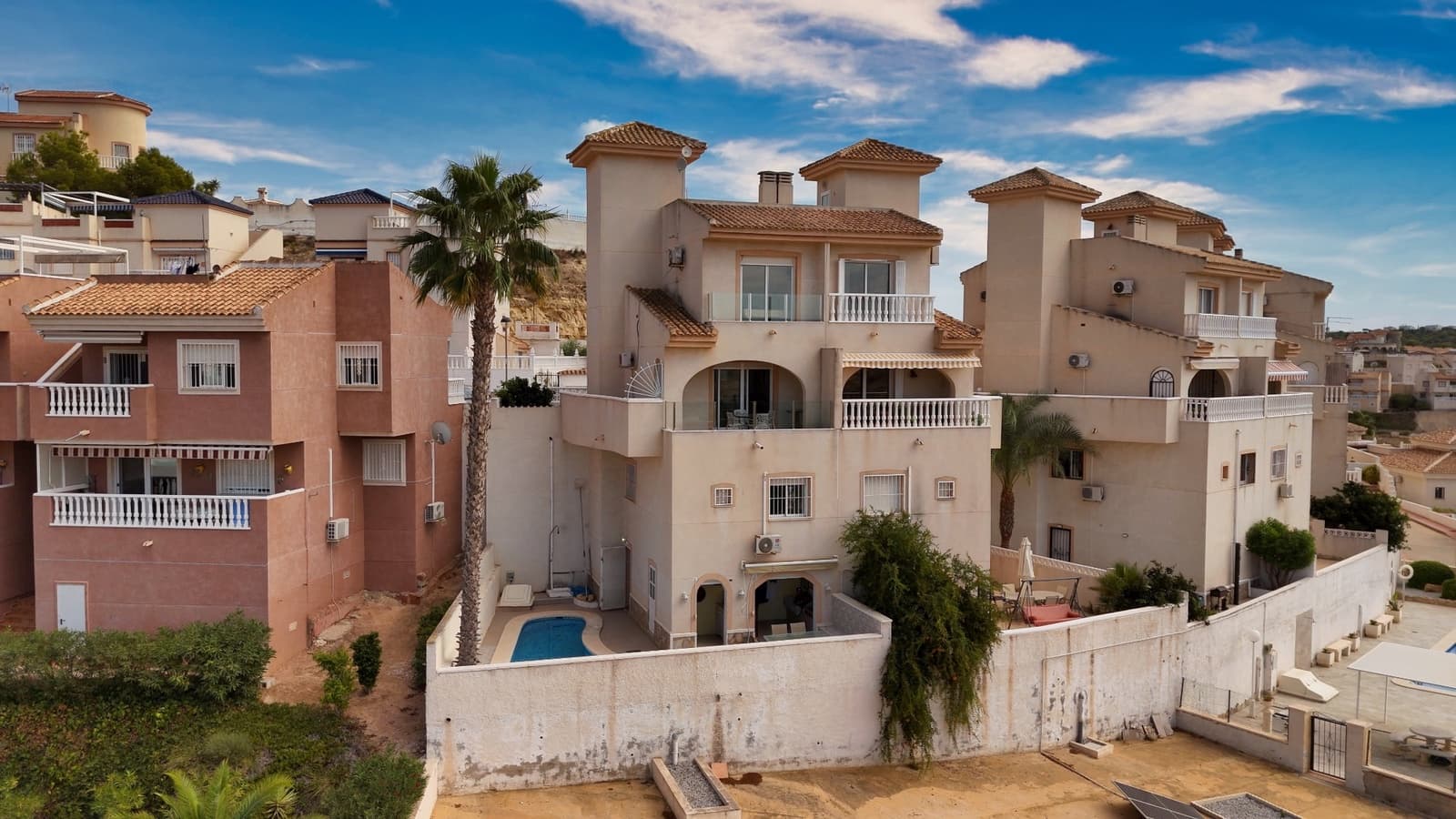 3 bedroom Semi-detached Villa for sale in La Marquesa with pool - € 299,950 (Ref: 10091354)
