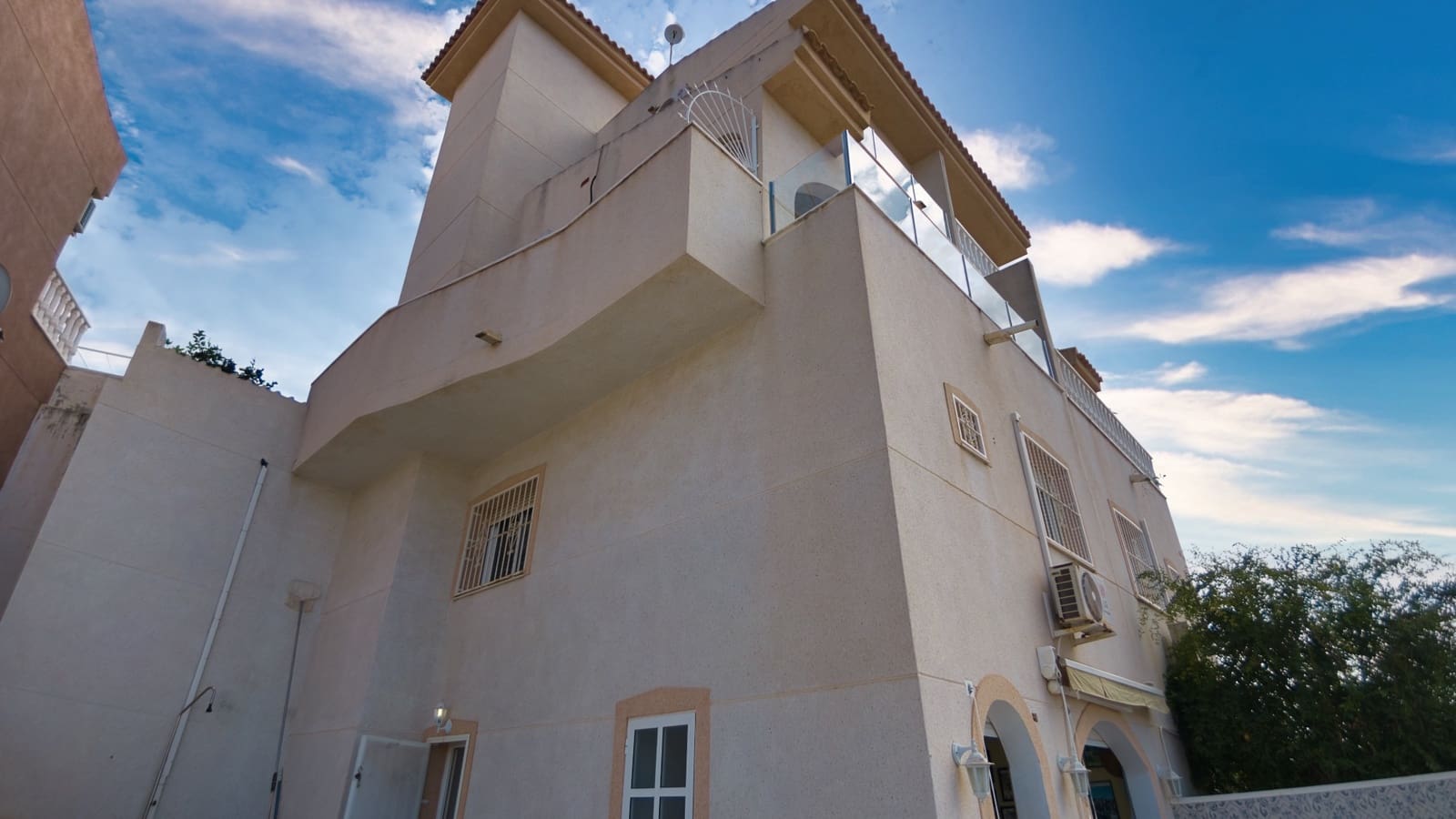 3 bedroom Semi-detached Villa for sale in La Marquesa with pool - € 299,950 (Ref: 10091354)