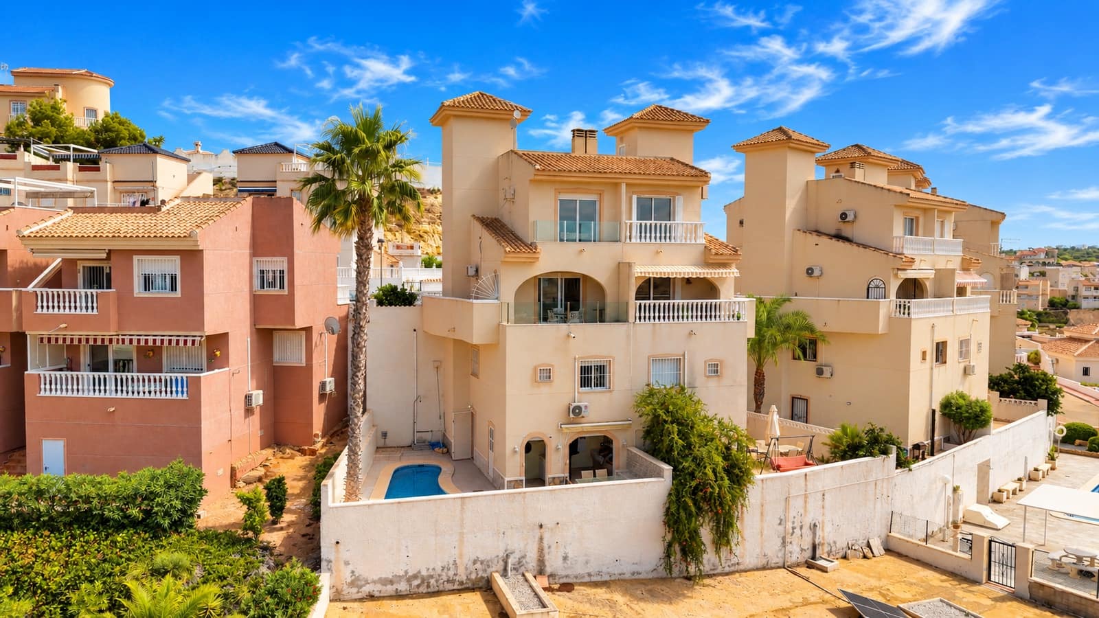 3 bedroom Semi-detached Villa for sale in La Marquesa with pool - € 299,950 (Ref: 10091354)