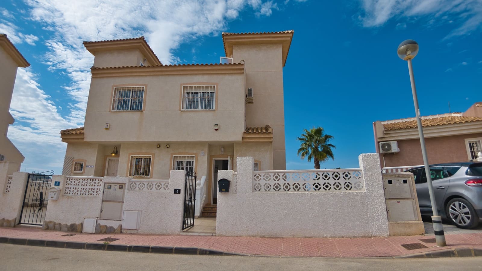 3 bedroom Semi-detached Villa for sale in La Marquesa with pool - € 299,950 (Ref: 10091354)