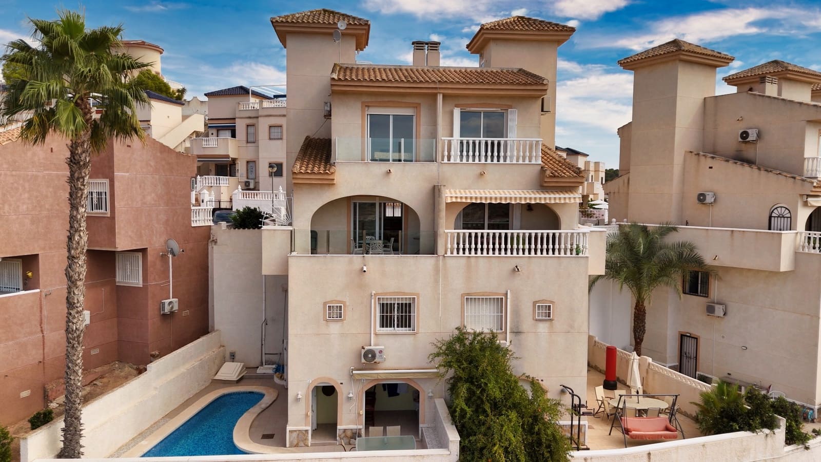 3 bedroom Semi-detached Villa for sale in La Marquesa with pool - € 299,950 (Ref: 10091354)