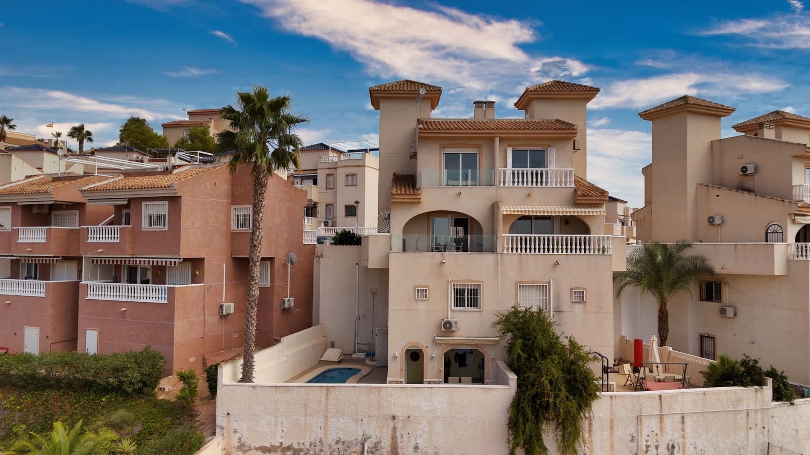 3 bedroom Semi-detached Villa for sale in La Marquesa with pool - € 299,950 (Ref: 10091354)