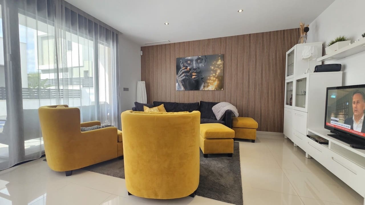 6 slaapkamer Villa te koop in Villamartin met zwembad garage - € 546.950 (Ref: 10097574)