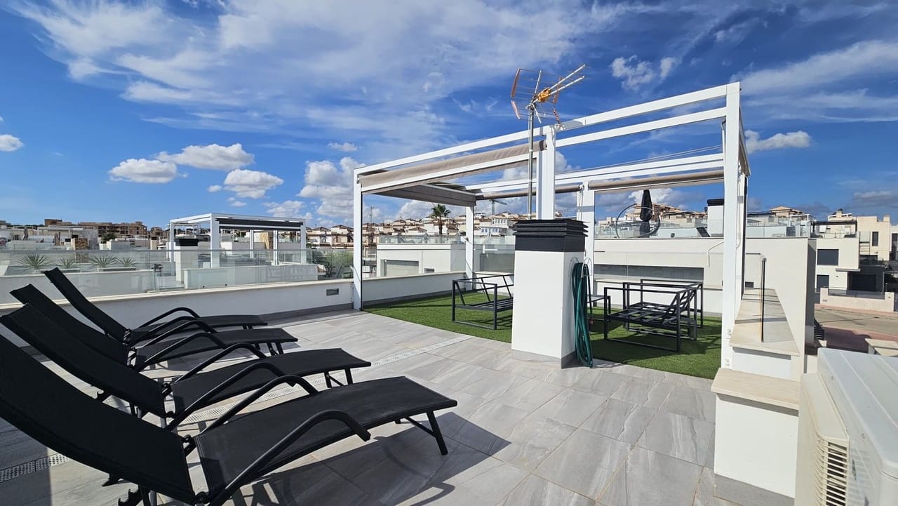 6 slaapkamer Villa te koop in Villamartin met zwembad garage - € 546.950 (Ref: 10097574)