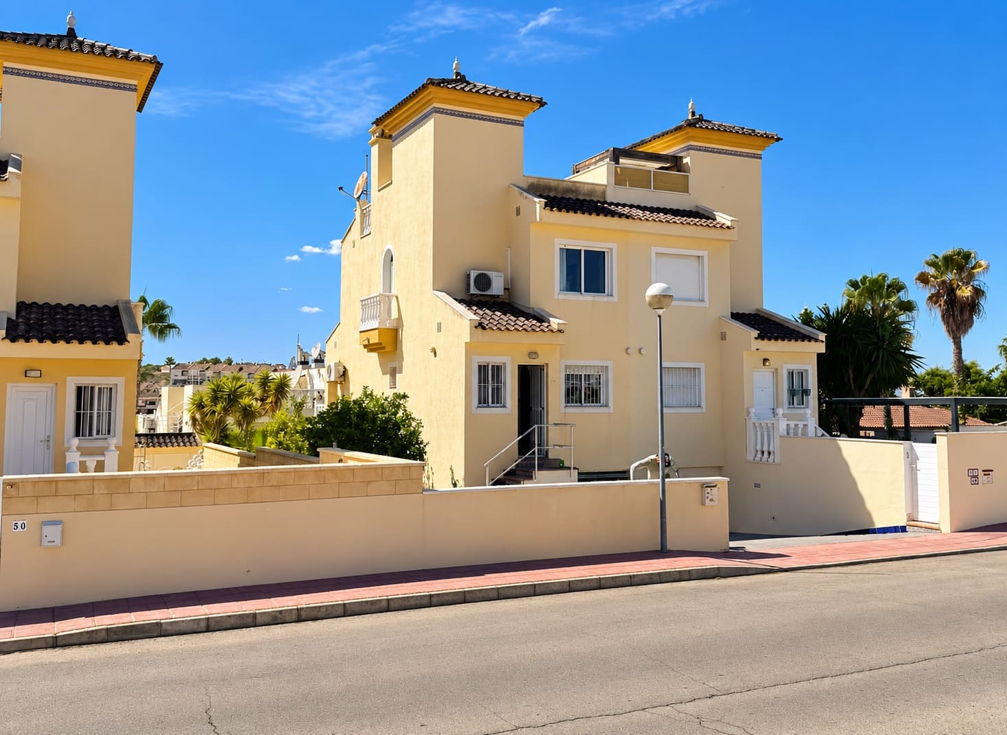 2 slaapkamer Halfvrijstaande villa te koop in Benimar met zwembad garage - € 239.950 (Ref: 10098635)