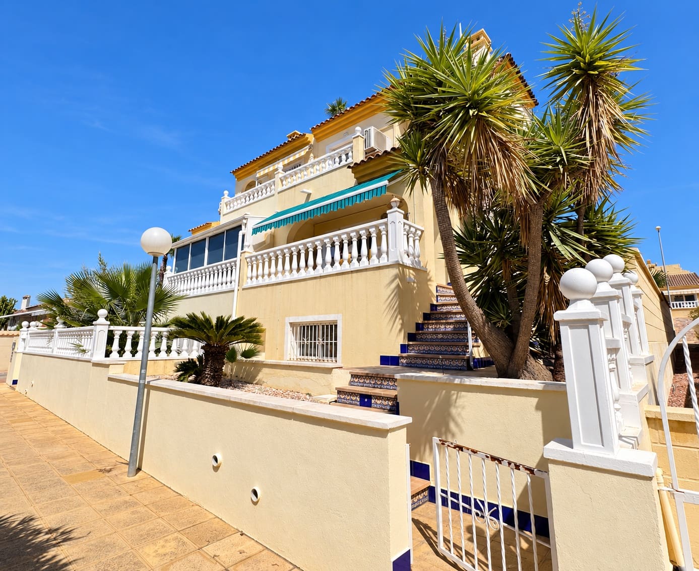 2 slaapkamer Halfvrijstaande villa te koop in Benimar met zwembad garage - € 239.950 (Ref: 10098635)