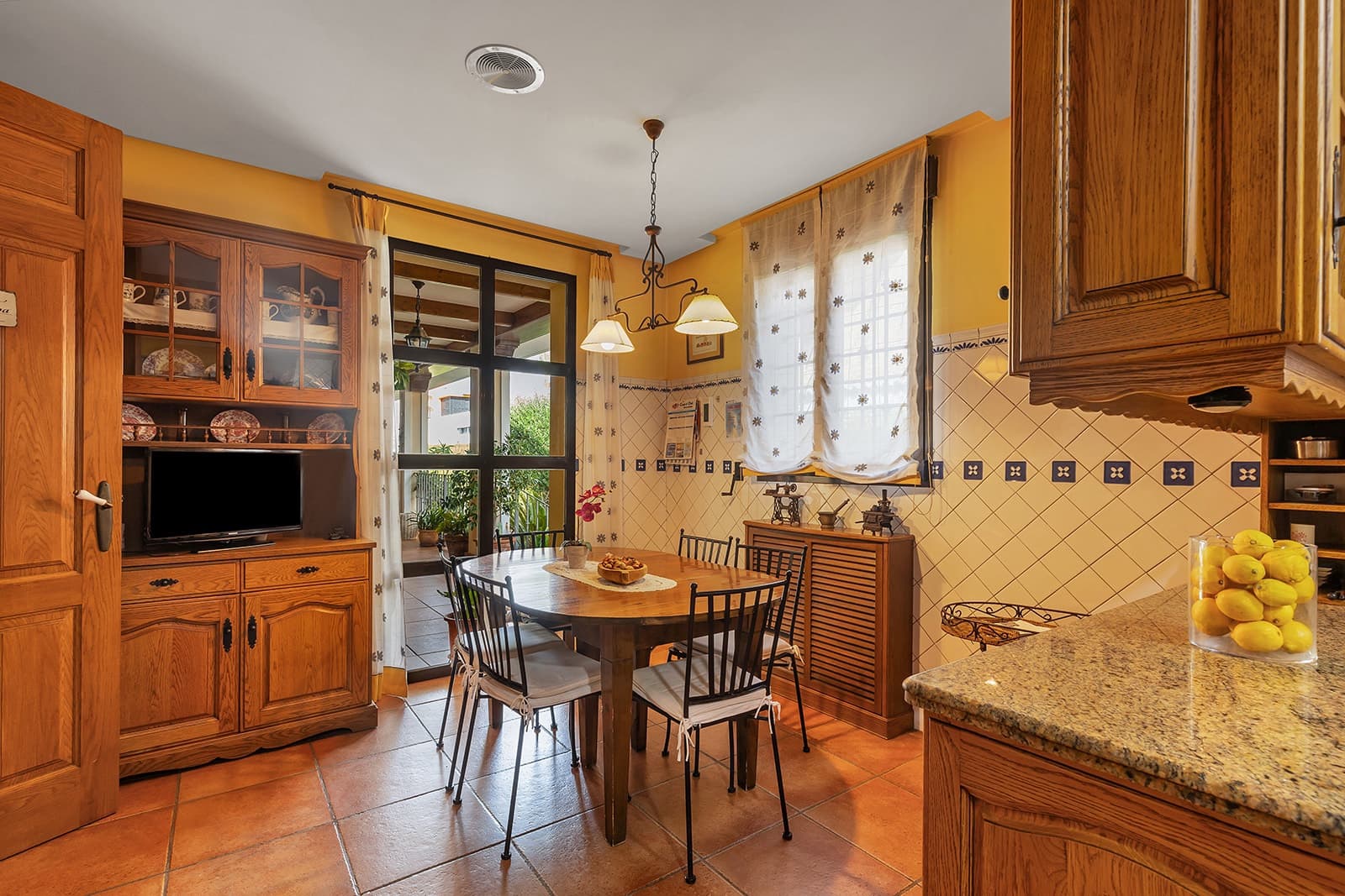 7 soverom Villa til salgs i Torrevieja med svømmebasseng garasje - € 2 250 000 (Ref: 10098833)