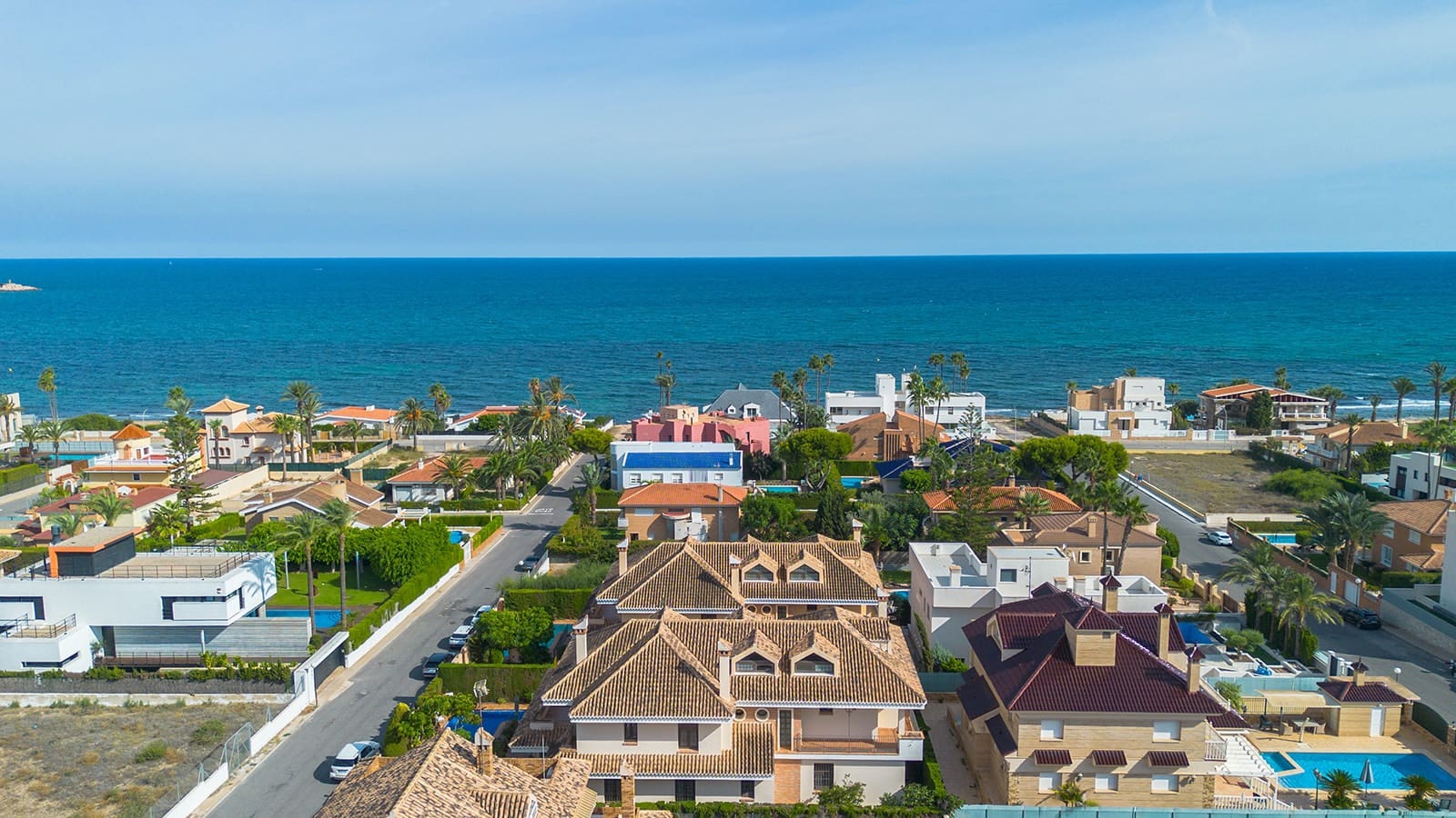 7 soverom Villa til salgs i Torrevieja med svømmebasseng garasje - € 2 250 000 (Ref: 10098833)