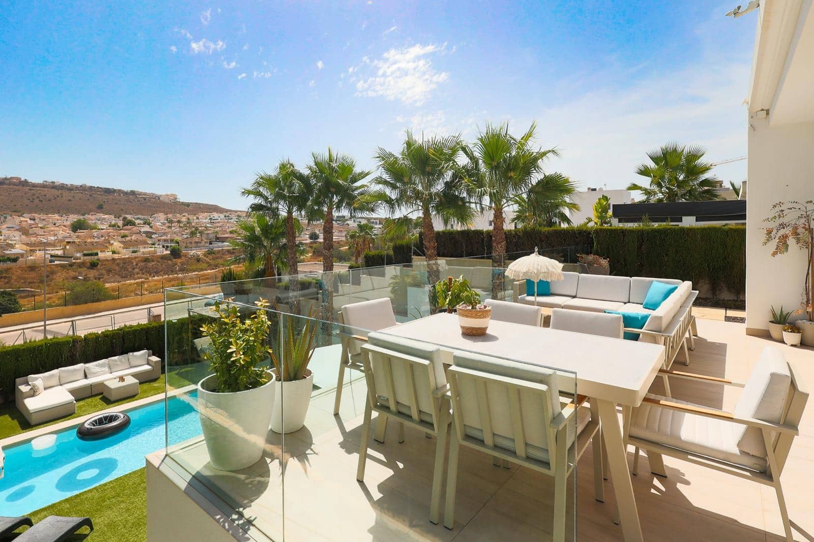 4 slaapkamer Villa te koop in Benijofar met zwembad garage - € 799.000 (Ref: 10100561)