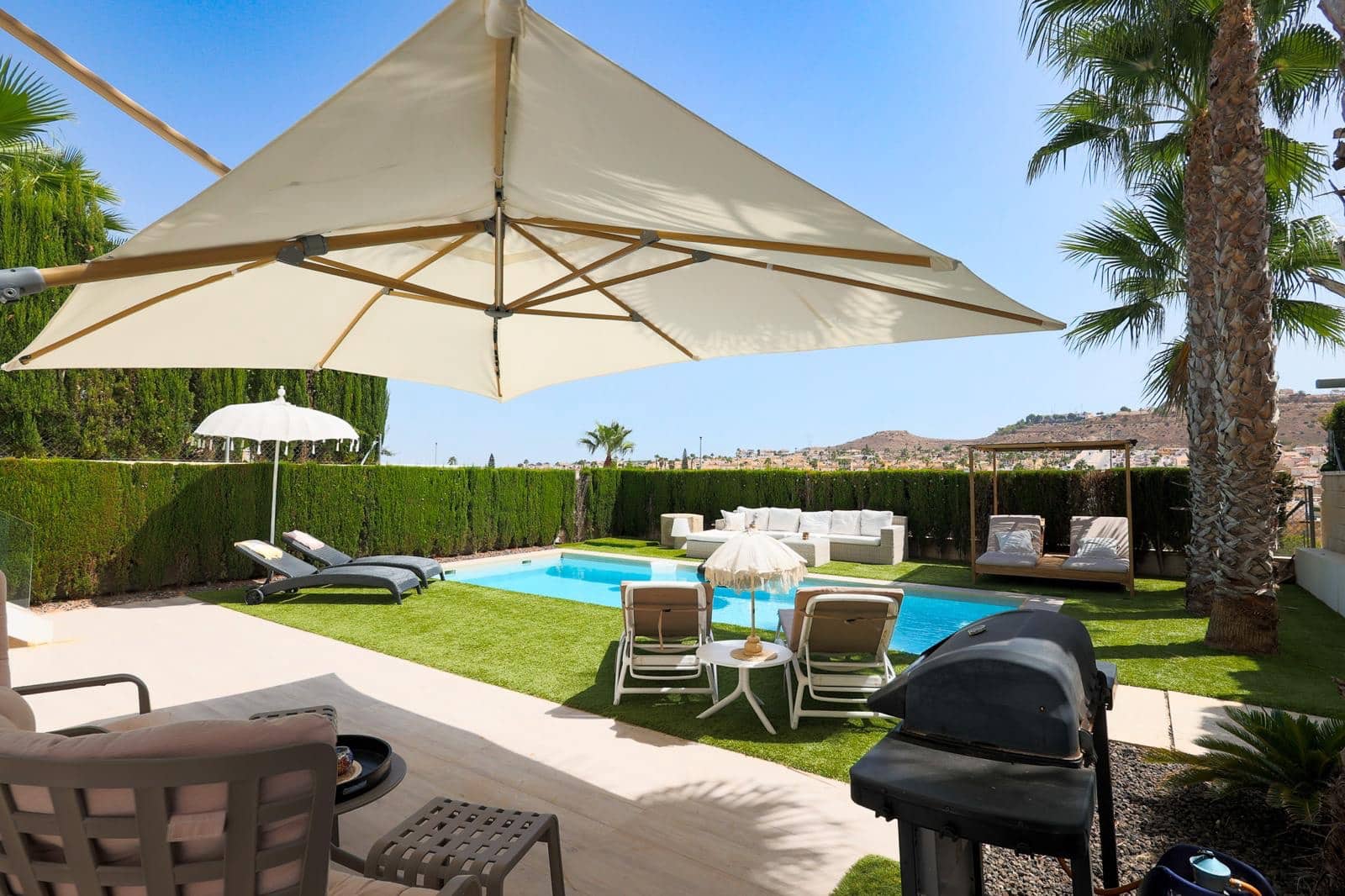4 slaapkamer Villa te koop in Benijofar met zwembad garage - € 799.000 (Ref: 10100561)