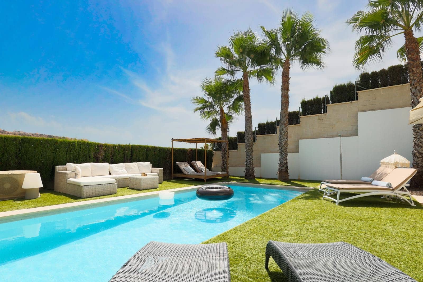 4 slaapkamer Villa te koop in Benijofar met zwembad garage - € 799.000 (Ref: 10100561)