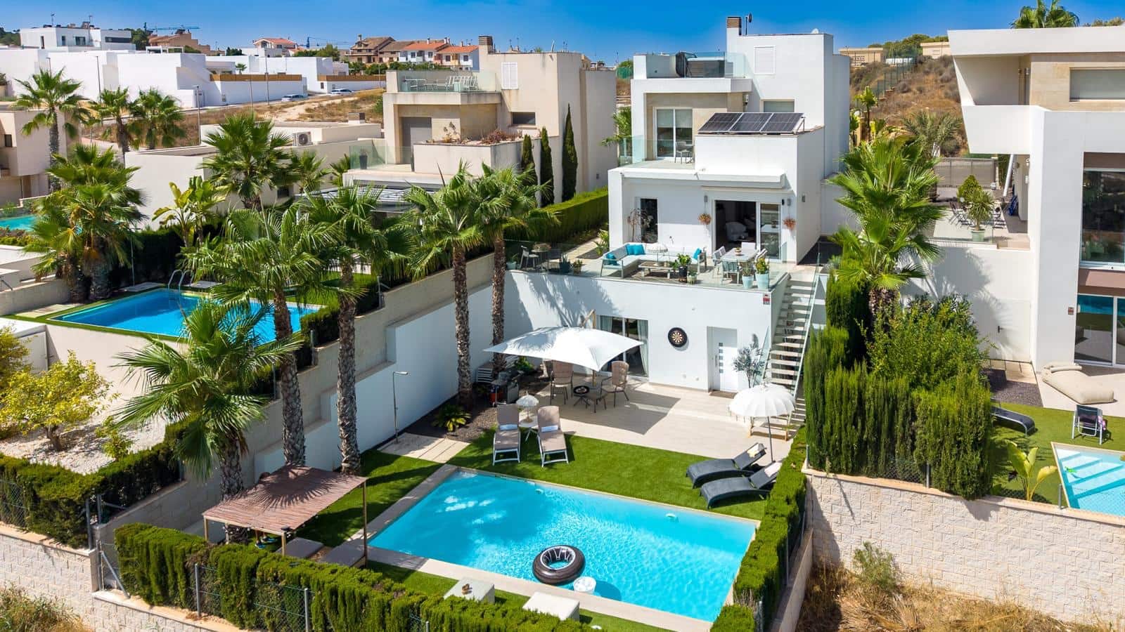 4 slaapkamer Villa te koop in Benijofar met zwembad garage - € 799.000 (Ref: 10100561)