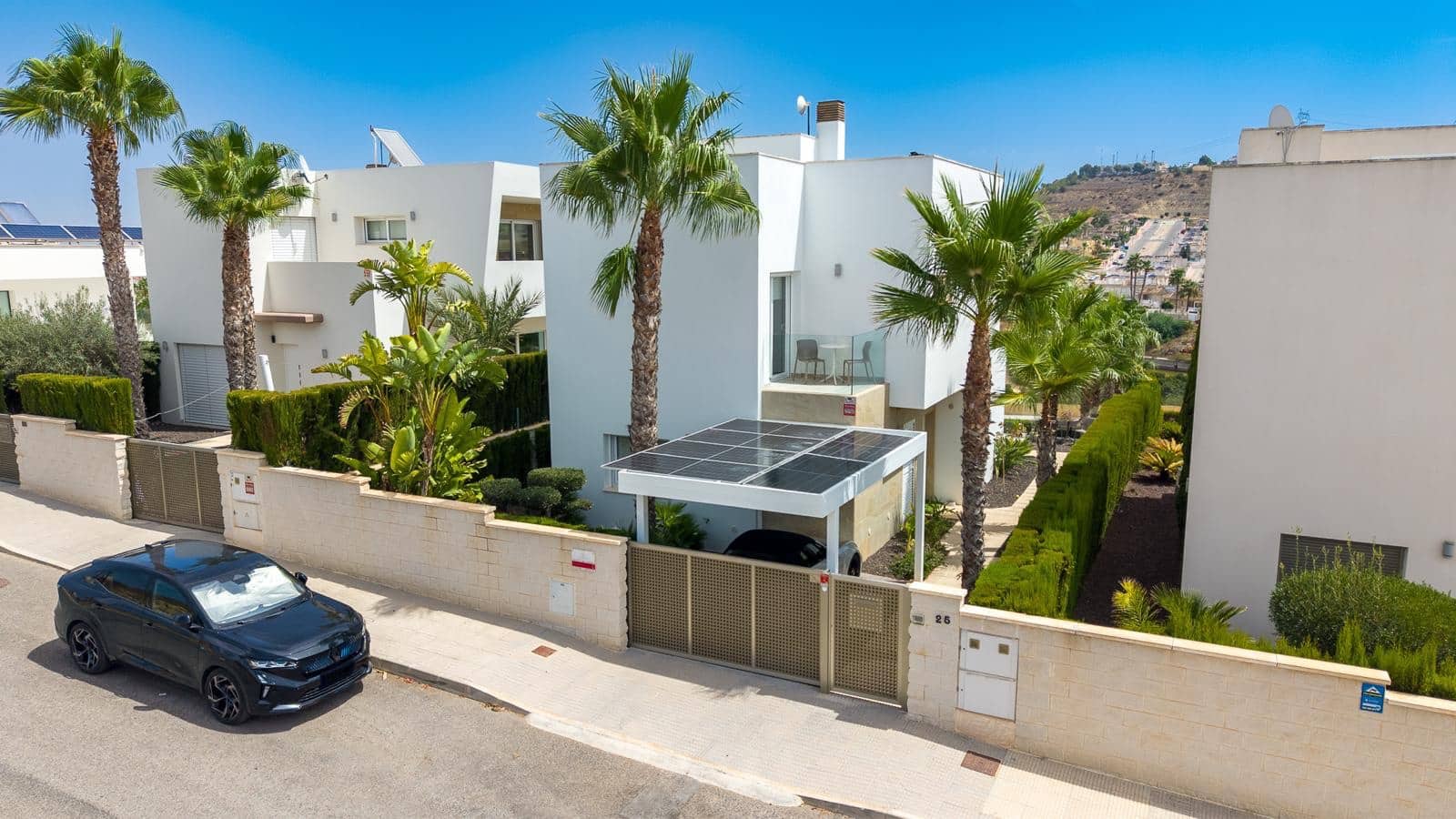 4 slaapkamer Villa te koop in Benijofar met zwembad garage - € 799.000 (Ref: 10100561)