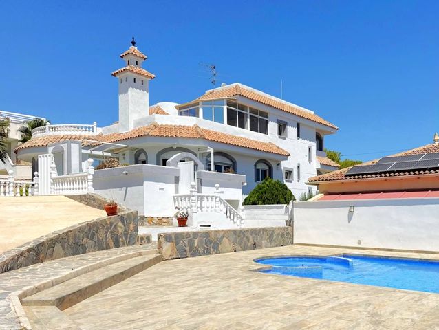 5 Zimmer Villa zu verkaufen in Blue Lagoon mit Pool Garage - 990.000 € (Ref: 10101556)