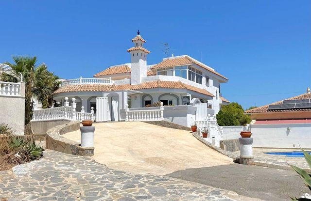 5 Zimmer Villa zu verkaufen in Blue Lagoon mit Pool Garage - 990.000 € (Ref: 10101556)