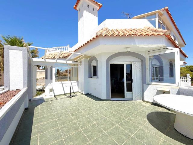 5 Zimmer Villa zu verkaufen in Blue Lagoon mit Pool Garage - 990.000 € (Ref: 10101556)