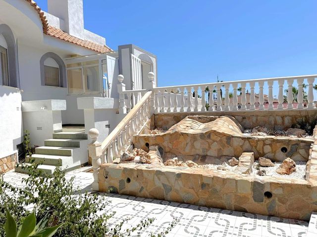 5 Zimmer Villa zu verkaufen in Blue Lagoon mit Pool Garage - 990.000 € (Ref: 10101556)