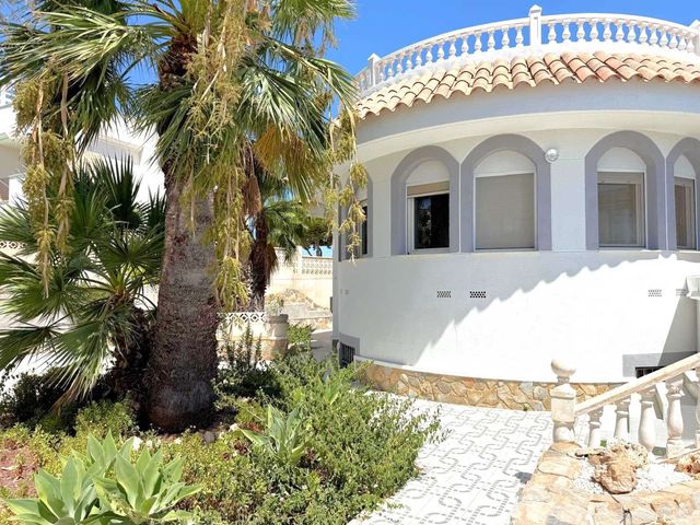 5 Zimmer Villa zu verkaufen in Blue Lagoon mit Pool Garage - 990.000 € (Ref: 10101556)
