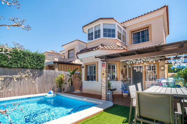 3 sypialnia Dom na sprzedaż w El Raso, Guardamar del Segura z basenem - 299 500 € (Ref: 10101829)
