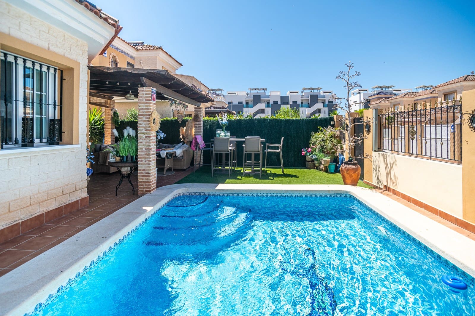 3 sypialnia Dom na sprzedaż w El Raso z basenem - 299 500 € (Ref: 10101829)