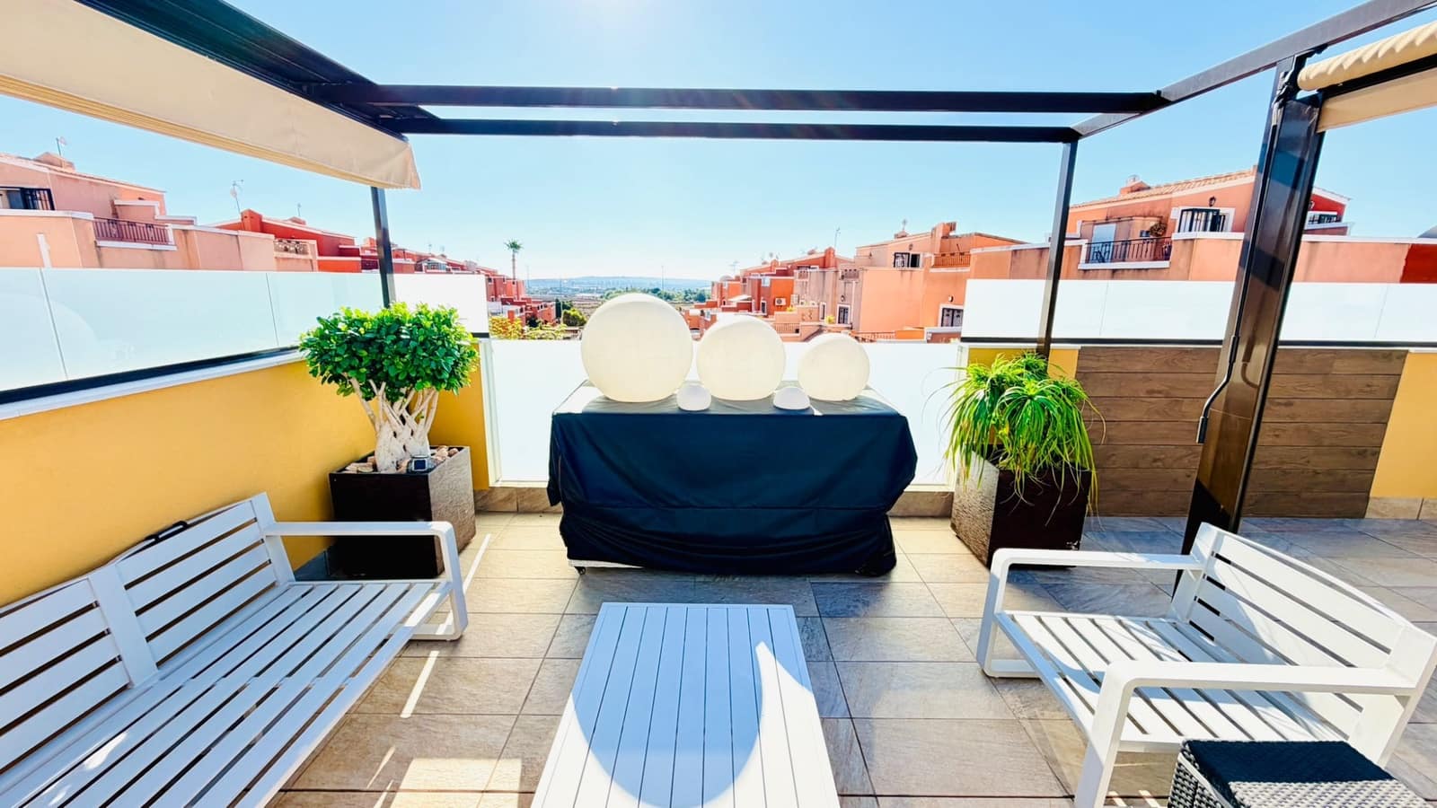 3 soveværelse Semi-Rækkehus til salg i Los Montesinos med swimmingpool - € 392.500 (Ref: 10109029)