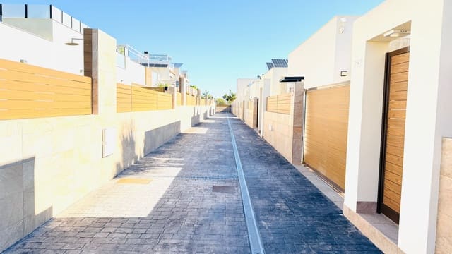 3 soveværelse Semi-Rækkehus til salg i Los Montesinos med swimmingpool - € 392.500 (Ref: 10109029)