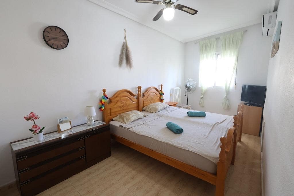 2 bedroom Apartment for sale in Torrevieja with pool - € 125,000 (Ref: 10109032)
