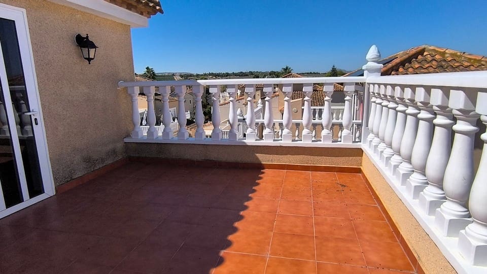 3 sovrum Villa till salu i Montebello med pool garage - 225 000 € (Ref: 10116034)