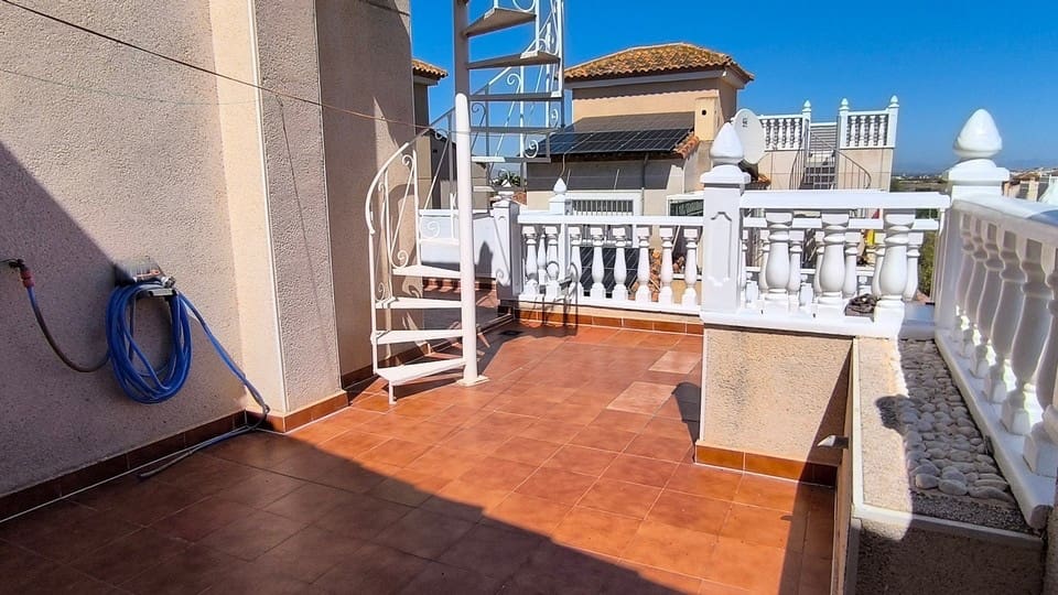 3 sovrum Villa till salu i Montebello med pool garage - 225 000 € (Ref: 10116034)