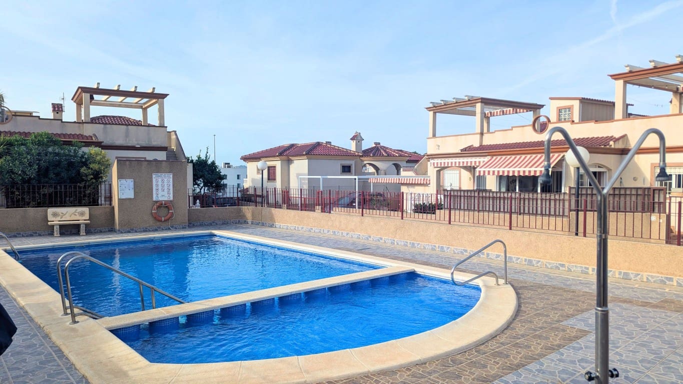 2 soveværelse Semi-Rækkehus til salg i San Fulgencio med swimmingpool - € 189.000 (Ref: 10159176)