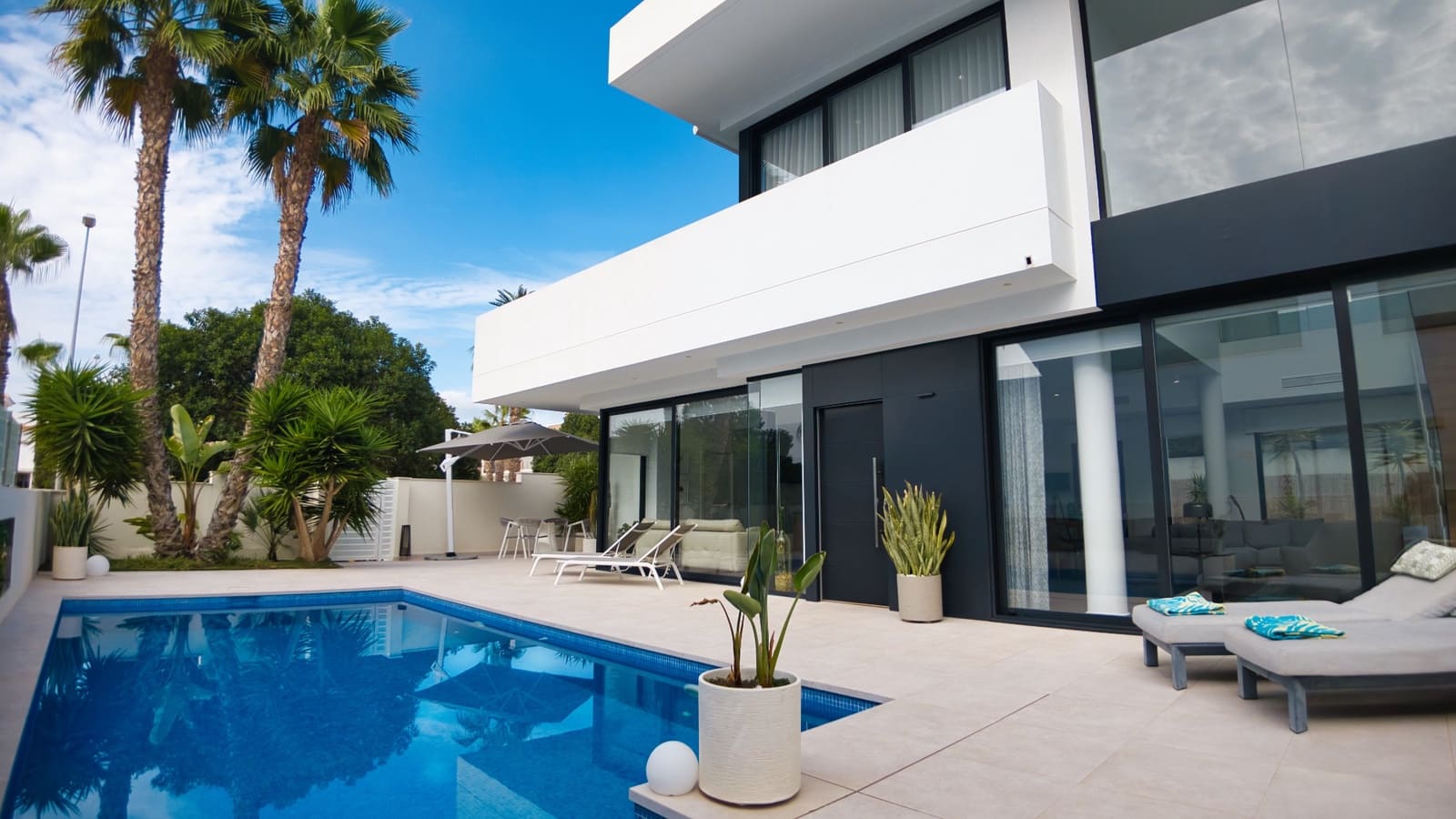 3 quarto Moradia para venda em Pueblo Bravo com piscina garagem - 749 950 € (Ref: 10160300)