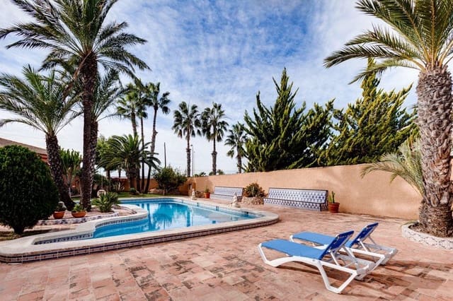 5 Zimmer Villa zu verkaufen in El Chaparral, Torrevieja mit Pool Garage - 850.000 € (Ref: 10162896)