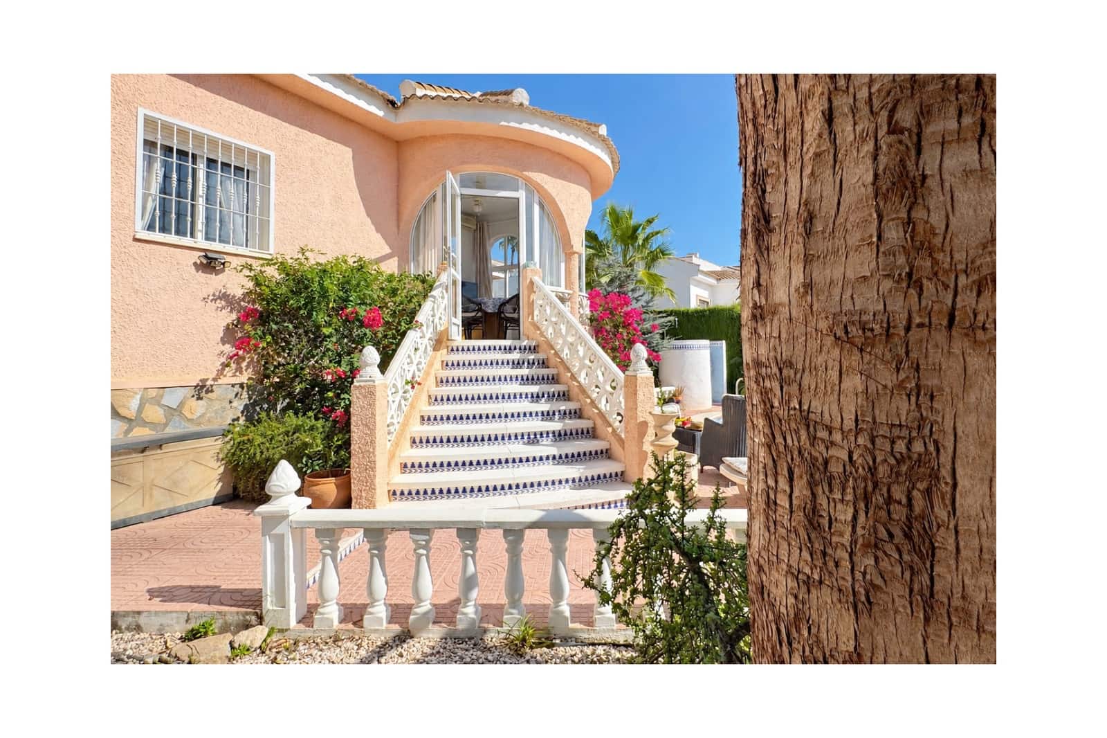 2 bedroom Villa for sale in Pueblo Bravo with pool garage - € 360,000 (Ref: 10163255)