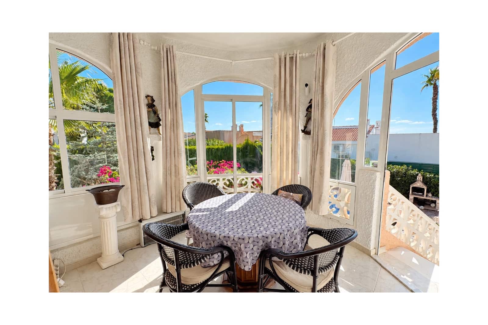 2 bedroom Villa for sale in Pueblo Bravo with pool garage - € 360,000 (Ref: 10163255)