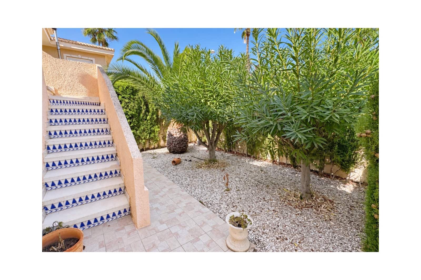 2 bedroom Villa for sale in Pueblo Bravo with pool garage - € 360,000 (Ref: 10163255)