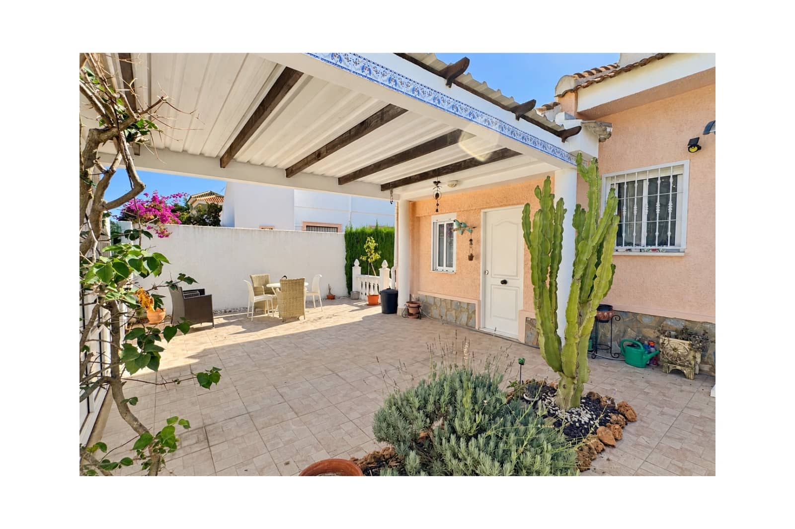 2 bedroom Villa for sale in Pueblo Bravo with pool garage - € 360,000 (Ref: 10163255)