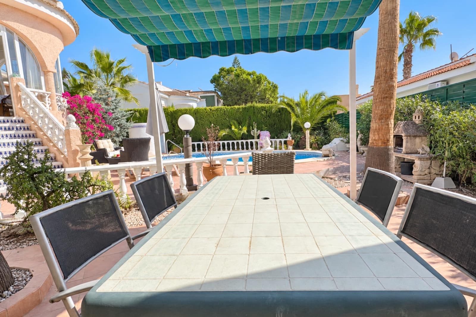 2 bedroom Villa for sale in Pueblo Bravo with pool garage - € 360,000 (Ref: 10163255)