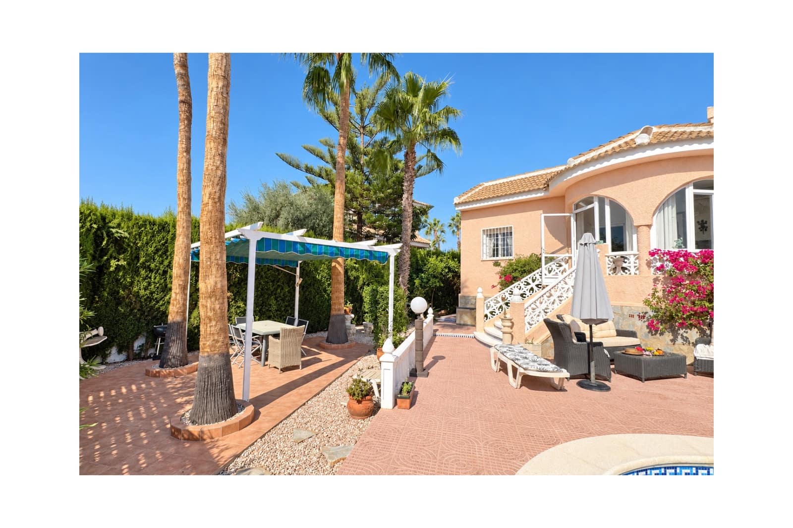 2 bedroom Villa for sale in Pueblo Bravo with pool garage - € 360,000 (Ref: 10163255)