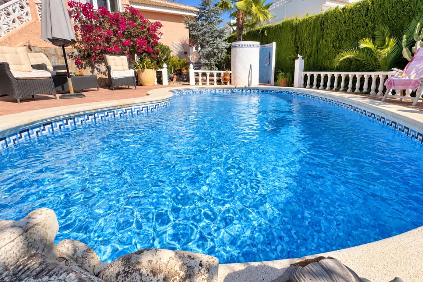 2 bedroom Villa for sale in Pueblo Bravo with pool garage - € 360,000 (Ref: 10163255)