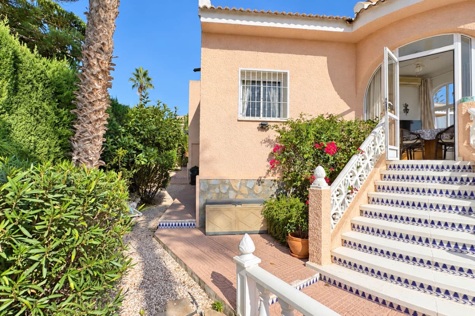 2 bedroom Villa for sale in Pueblo Bravo with pool garage - € 360,000 (Ref: 10163255)