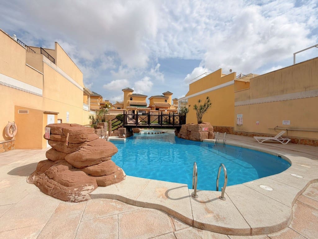 4 soveværelse Villa til salg i Lo Crispin med swimmingpool - € 349.000 (Ref: 10174886)