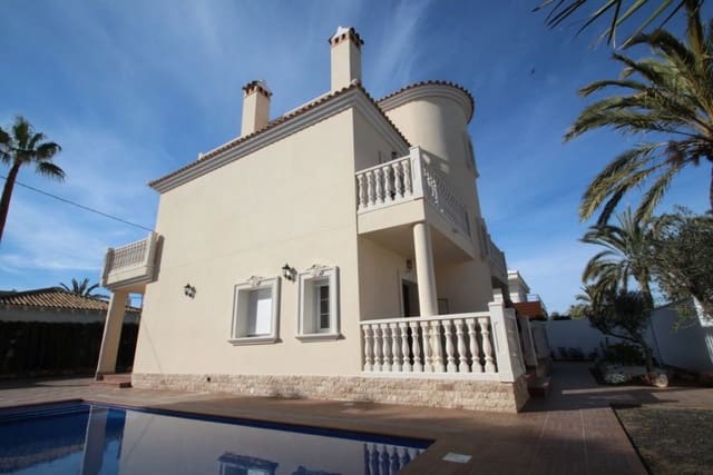 Chalet de 4 habitaciones en Cabo Roig, Orihuela en venta con piscina - 910.000 € (Ref: 6811719)